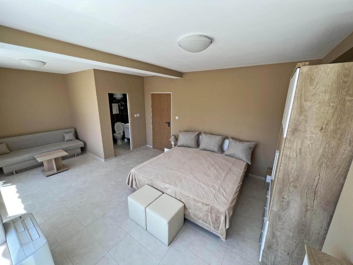 Valemar Apartments Pomorie Esterno foto