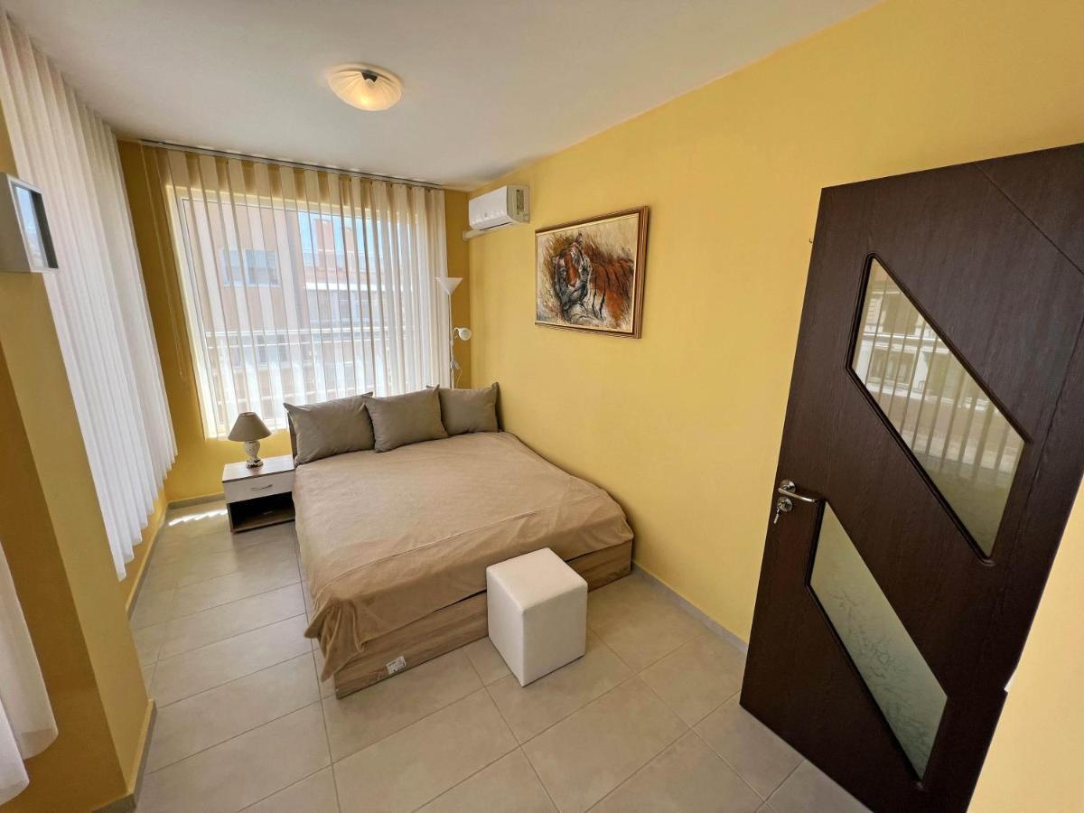 Valemar Apartments Pomorie Esterno foto